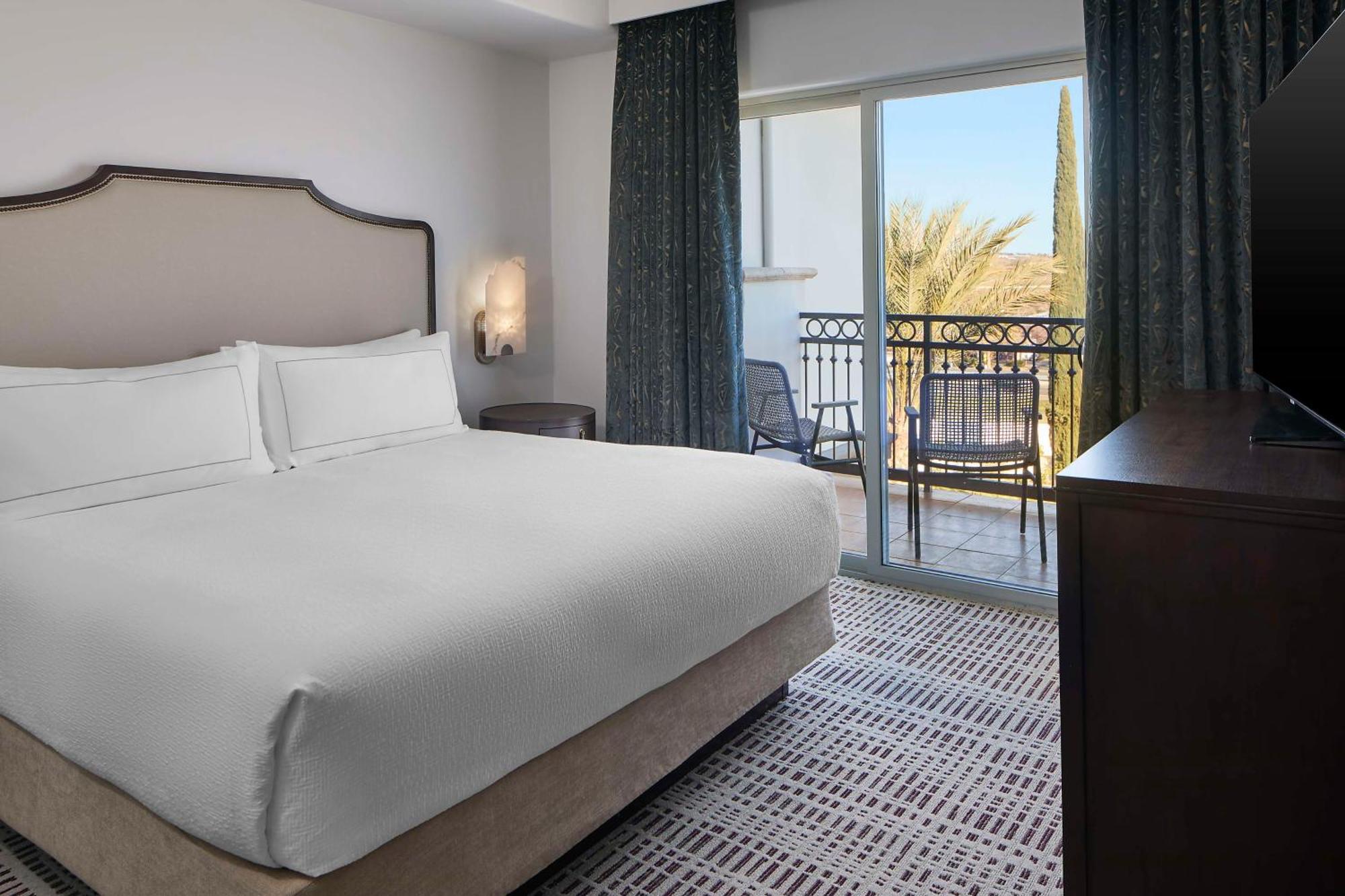 Bellasera Hotel & Suites Paso Robles, Tapestry By Hilton Exterior photo