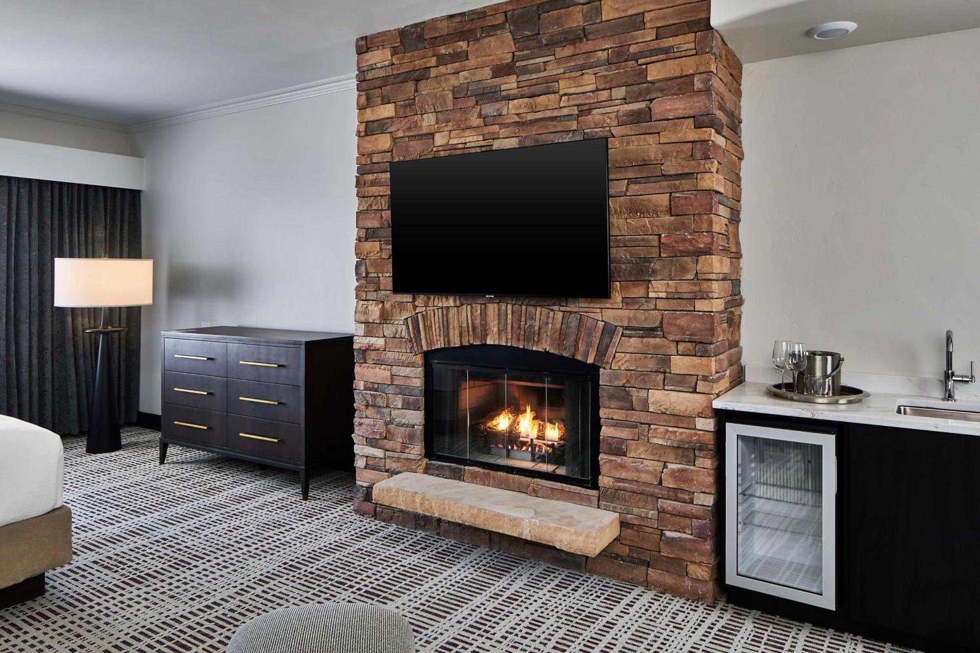Bellasera Hotel & Suites Paso Robles, Tapestry By Hilton Exterior photo